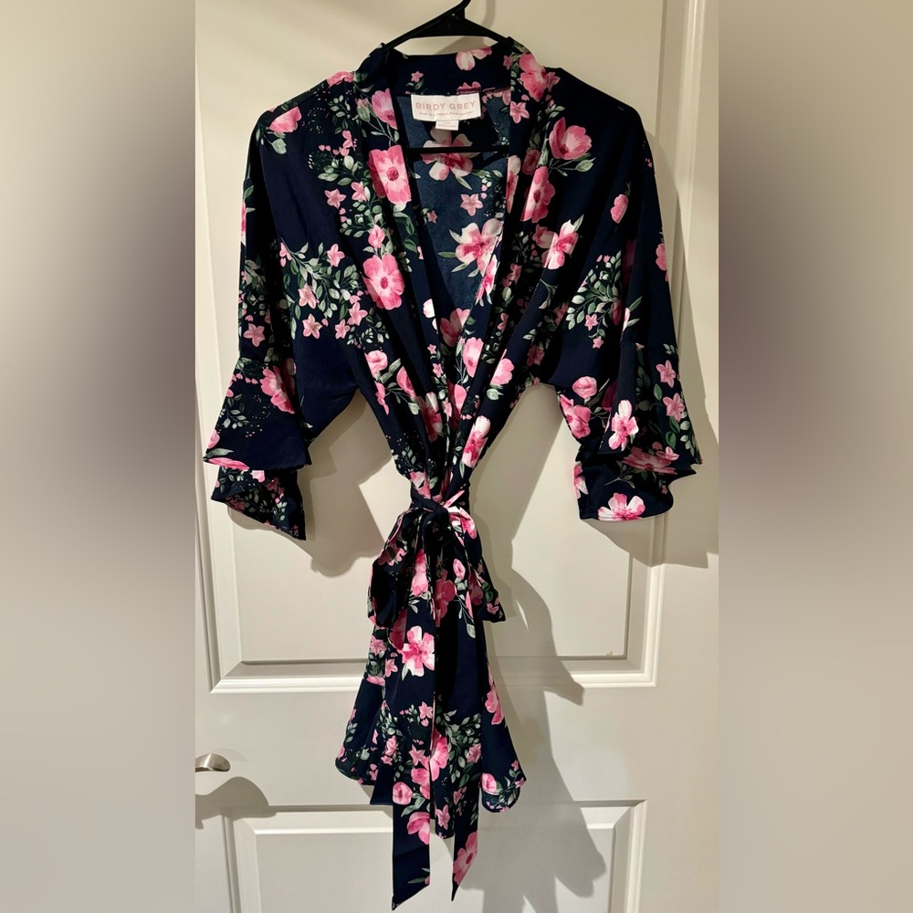 *NWOT* Birdy Grey Floral Robe - Picture 2 of 9